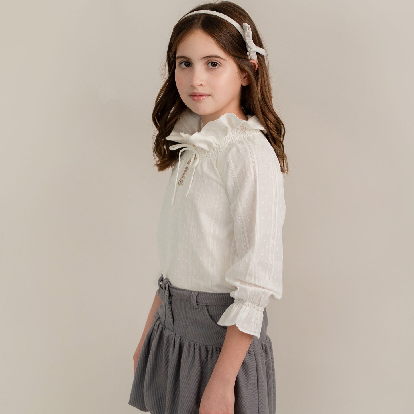 FALDA GRIS Y BLUSA RAYAS OFF WHITE