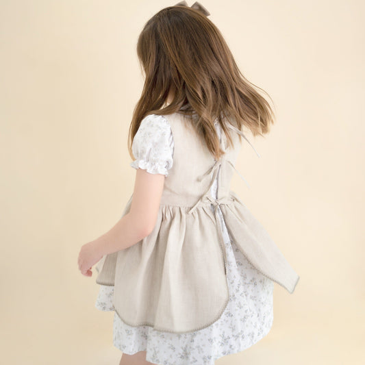 VESTIDO FLORES CON MANDIL