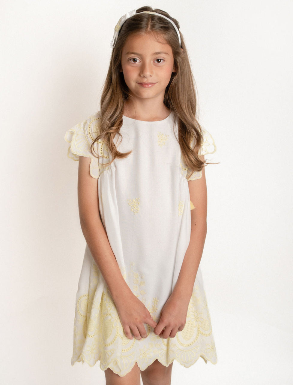 VESTIDO BLANCO CON AMARILLO CEREMONIA