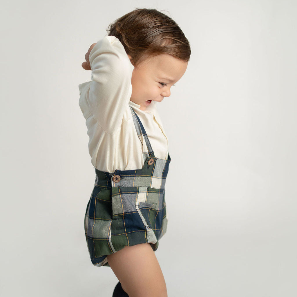 SHORT CON TIRANTES Y CAMISA