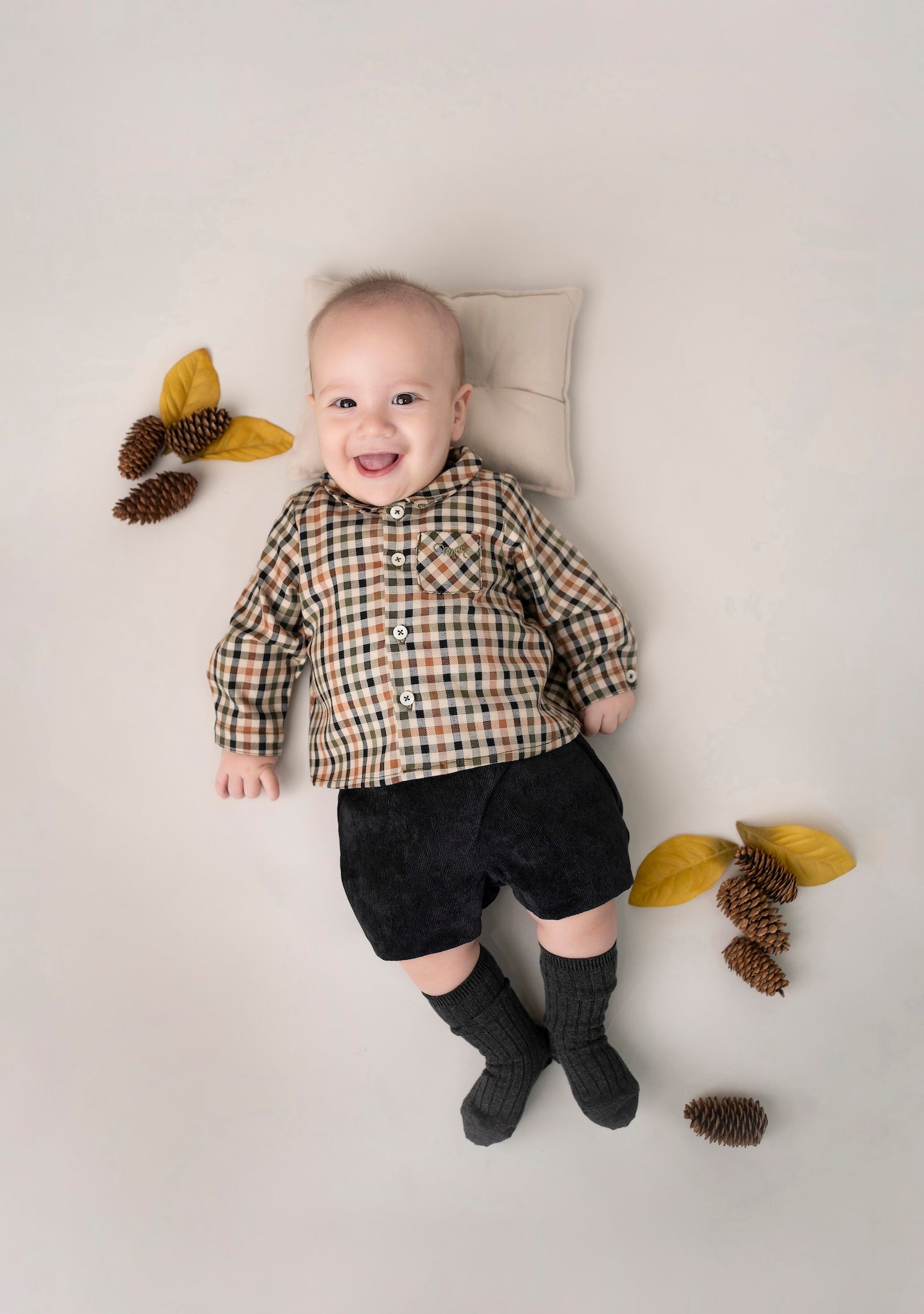 CONJUNTO BEBE SHORT Y CAMISA CUADROS - Mi Pequeña Tribu