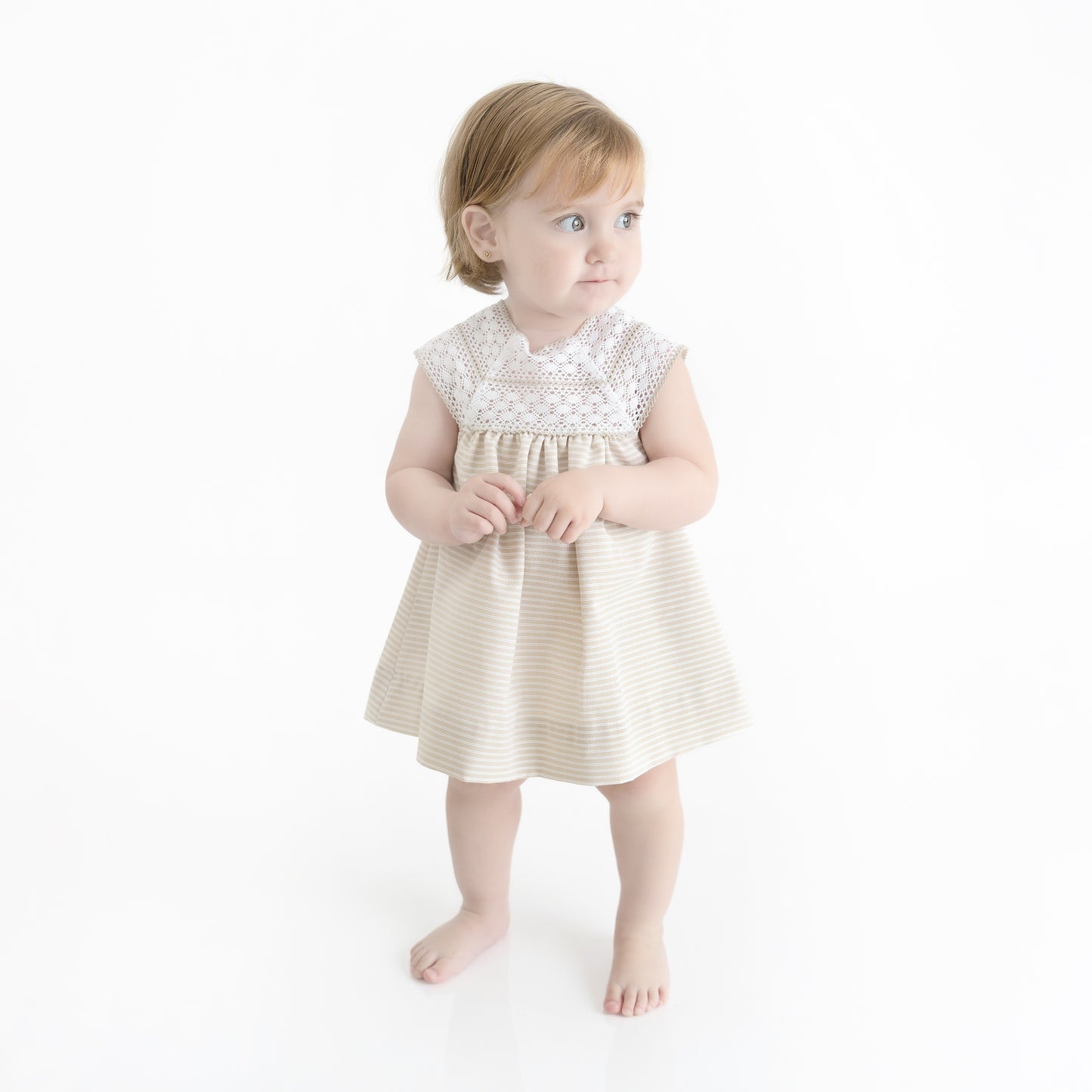 VESTIDO CON PETO BOLILLO Y CALZON