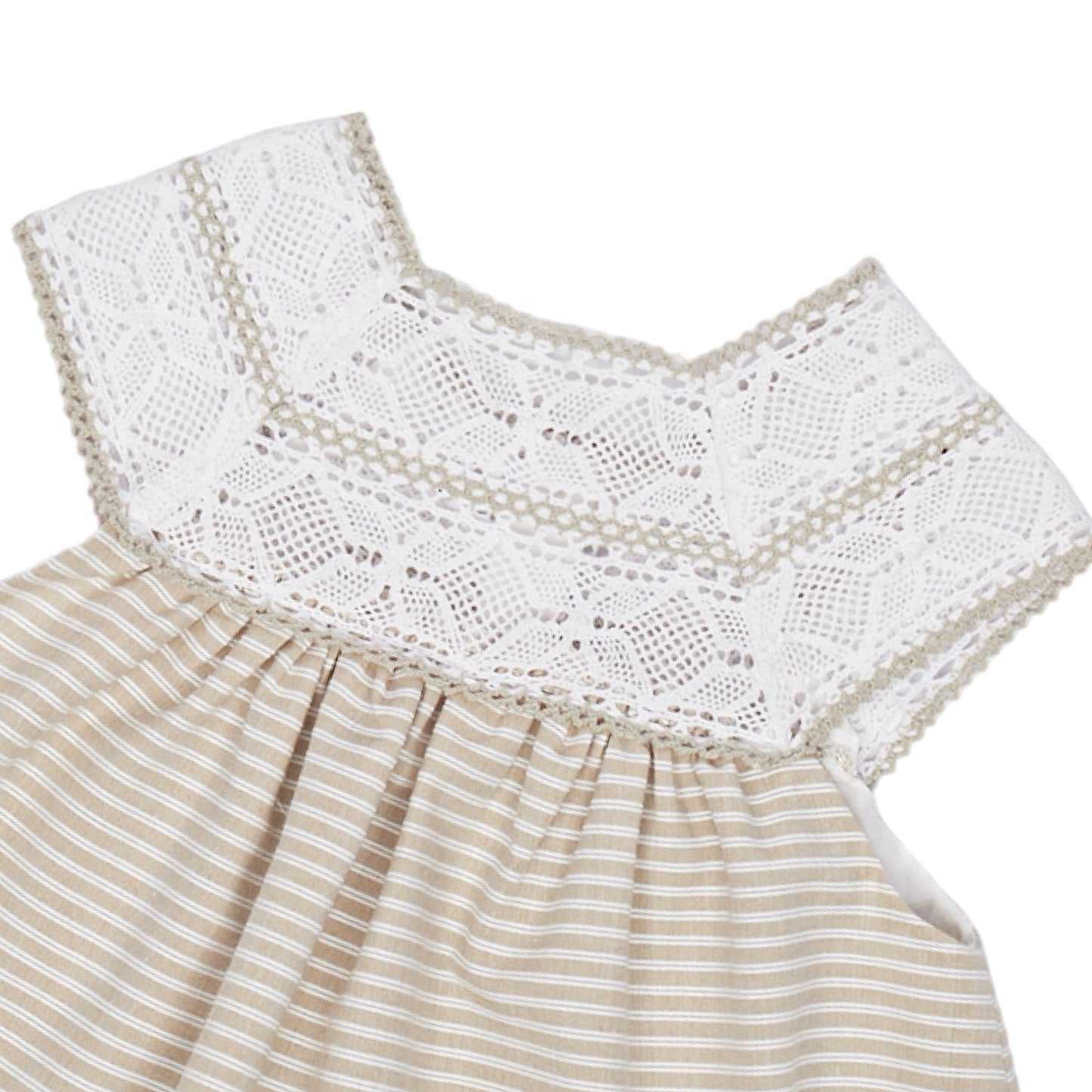 VESTIDO CON PETO BOLILLO Y CALZON