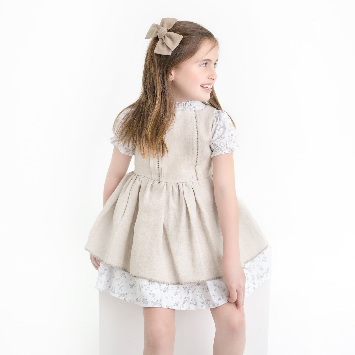 VESTIDO FLORES CON MANDIL